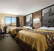 Super 8 by Wyndham Cedar Rapids hotel detail image 4