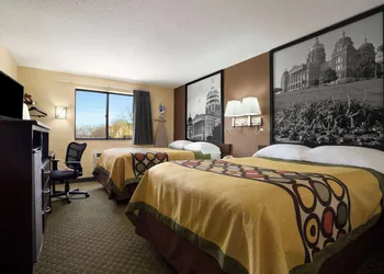 Super 8 by Wyndham Cedar Rapids hotel thumbnail 4