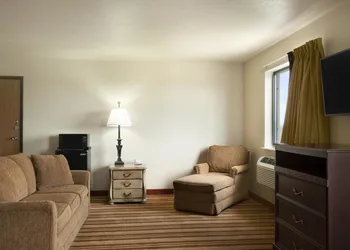 Super 8 by Wyndham Macon hotel thumbnail 2