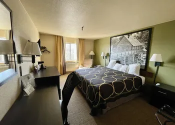 Super 8 by Wyndham Macon hotel thumbnail 5