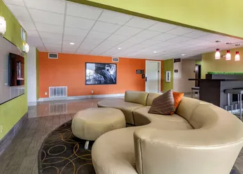 Comfort Inn & Suites Mansfield hotel thumbnail 2