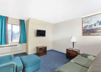 Super 8 by Wyndham Sallisaw hotel thumbnail 8