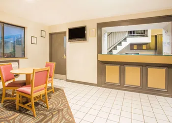 Super 8 by Wyndham Lexington VA hotel thumbnail 2