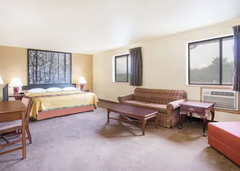 Super 8 by Wyndham Lexington VA hotel thumbnail 8