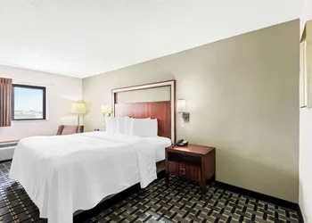 SureStay Hotel by Best Western Manchester hotel thumbnail 7