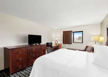 SureStay Hotel by Best Western Manchester hotel thumbnail 8