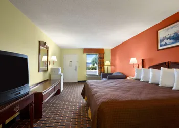 Days Inn by Wyndham Richburg hotel thumbnail 4