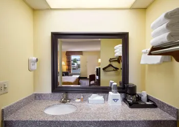 Days Inn by Wyndham Richburg hotel thumbnail 8