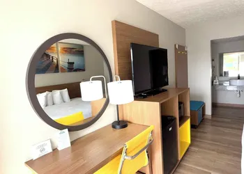 Days Inn by Wyndham Frankfort hotel thumbnail 6