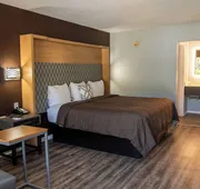 Columbus Inn and Suites hotel detail image 4
