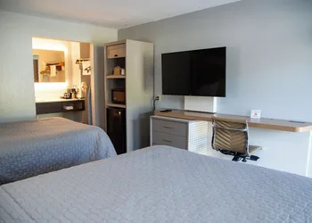 Columbus Inn and Suites hotel thumbnail 5