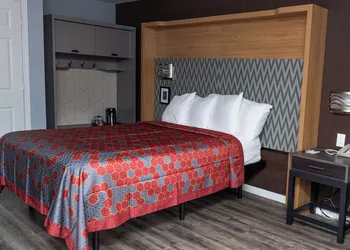 Columbus Inn and Suites hotel thumbnail 6