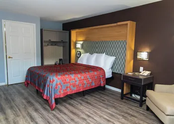Columbus Inn and Suites hotel thumbnail 7