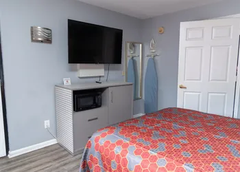 Columbus Inn and Suites hotel thumbnail 8