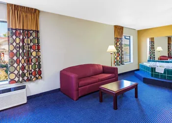 Super 8 by Wyndham Morristown/South hotel thumbnail 4