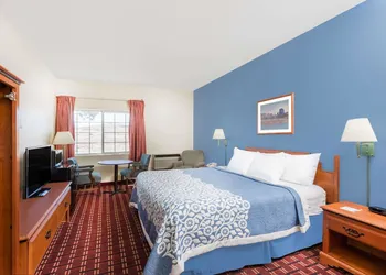 Days Inn & Suites by Wyndham Lordsburg hotel thumbnail 3