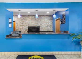 Super 8 by Wyndham Kokomo hotel thumbnail 4