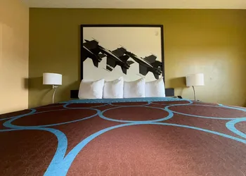 Super 8 by Wyndham Kokomo hotel thumbnail 7