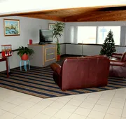 Super 8 by Wyndham Missouri Valley hotel detail image 3