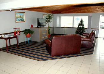 Super 8 by Wyndham Missouri Valley hotel thumbnail 3