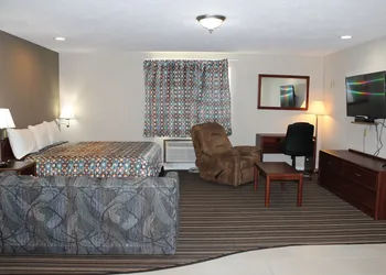 Super 8 by Wyndham Missouri Valley hotel thumbnail 8