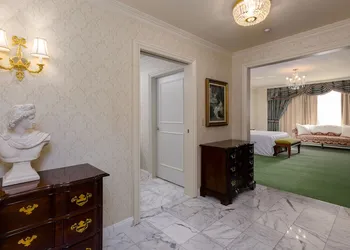 Bristol Hotel, Boutique Collection hotel thumbnail 3
