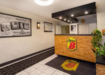 Super 8 by Wyndham Wooster hotel thumbnail 3