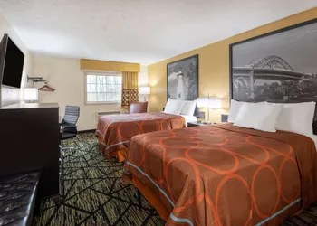 Super 8 by Wyndham Wooster hotel thumbnail 4