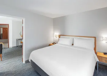 Holiday Inn Express & Suites Lonoke by IHG hotel thumbnail 5