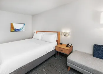 Holiday Inn Express & Suites Lonoke by IHG hotel thumbnail 7