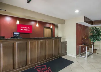 Red Roof Inn & Suites Little Rock hotel thumbnail 3