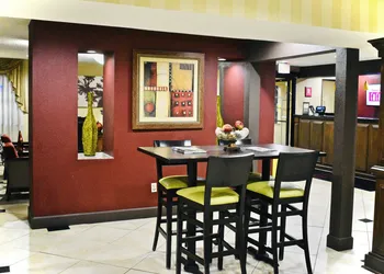 Red Roof Inn & Suites Little Rock hotel thumbnail 5