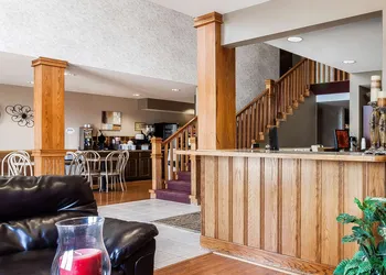 Rodeway Inn Holdrege hotel thumbnail 2