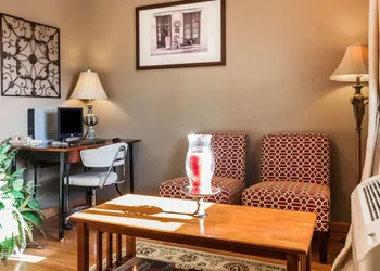 Rodeway Inn Holdrege hotel thumbnail 3