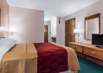 Rodeway Inn Holdrege hotel thumbnail 4