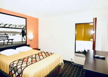 Super 8 by Wyndham Crossville TN hotel thumbnail 4