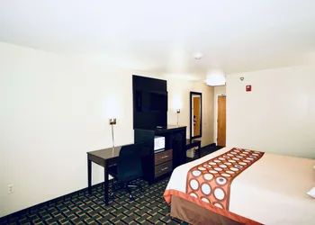 Super 8 by Wyndham Crossville TN hotel thumbnail 7