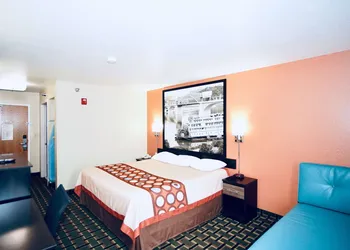 Super 8 by Wyndham Crossville TN hotel thumbnail 8