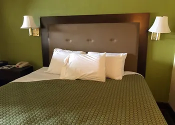 Econo Lodge Inn & Suites Warsaw hotel thumbnail 2