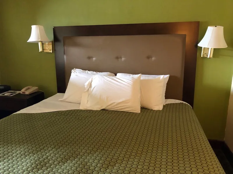 Econo Lodge Inn & Suites Warsaw hotel detail image 2