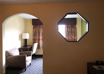 Econo Lodge Inn & Suites Warsaw hotel thumbnail 3