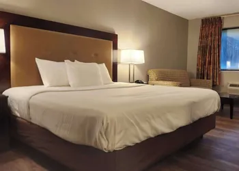 Econo Lodge Inn & Suites Warsaw hotel thumbnail 5