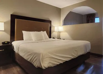 Econo Lodge Inn & Suites Warsaw hotel thumbnail 6