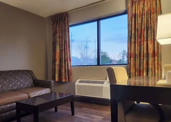 Econo Lodge Inn & Suites Warsaw hotel thumbnail 7