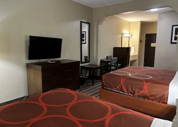 Super 8 by Wyndham Port Arthur/Nederland Area hotel thumbnail 5