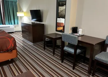 Super 8 by Wyndham Port Arthur/Nederland Area hotel thumbnail 8