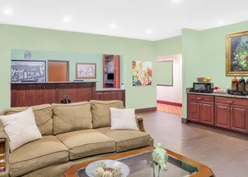 Super 8 by Wyndham Central City hotel thumbnail 2