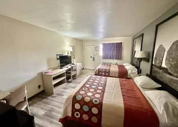 Super 8 by Wyndham Athens TX hotel thumbnail 3
