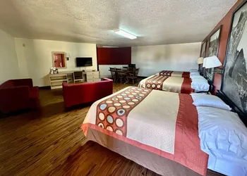 Super 8 by Wyndham Athens TX hotel thumbnail 5