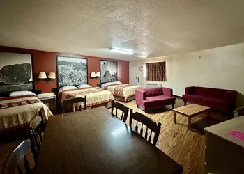 Super 8 by Wyndham Athens TX hotel thumbnail 8
